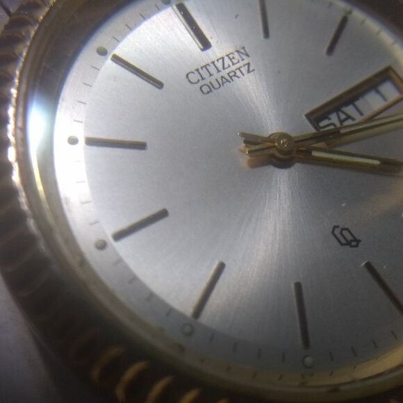 Citizen SQ Quartz Watch Men 6100-R00405 Day Date Bracelet Clear New Bat Great ! - Picture 4 of 14